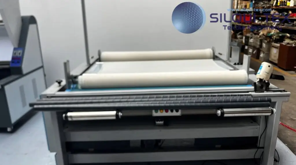 Máquina revisadora de tela Silqui-Tex Machinery para inspección y enrollado de tejidos